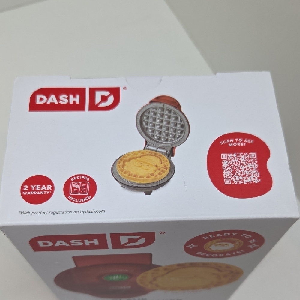 Dash Red Santa Claus Mini Waffle Maker - Picture 4 of 4